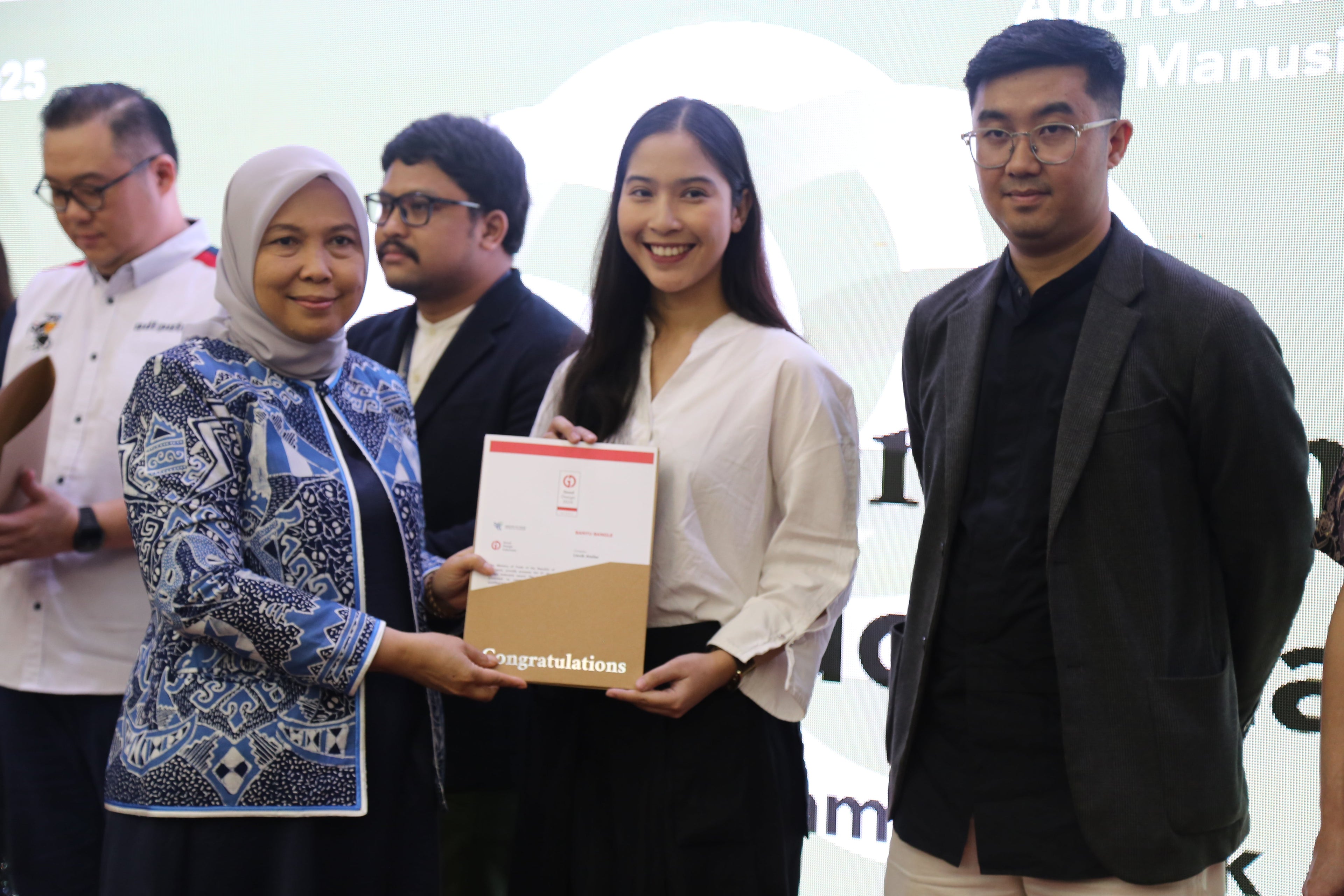 Lievik Atelier Awarded Good Design Indonesia Recognition for “Banyu Bangle” Collection