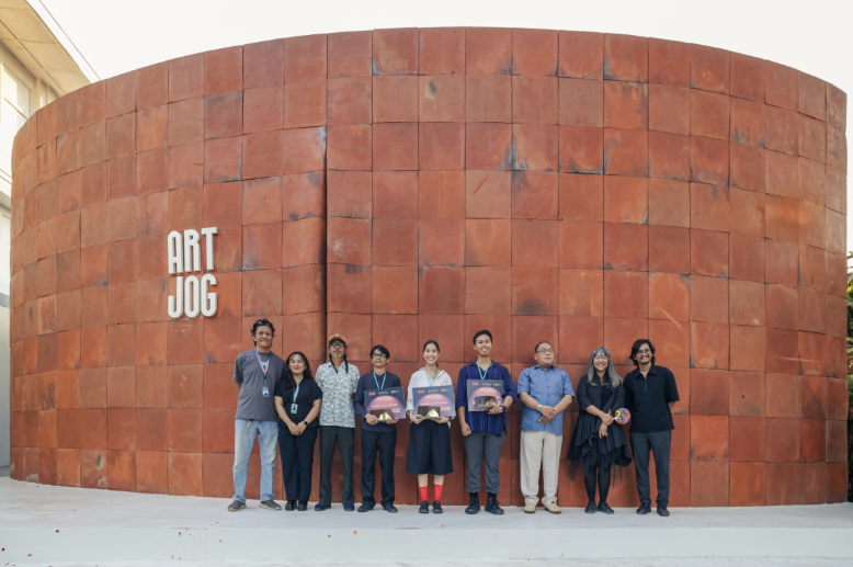 Eldine Syifa Receives the Young Artist Award at ARTJOG 2026