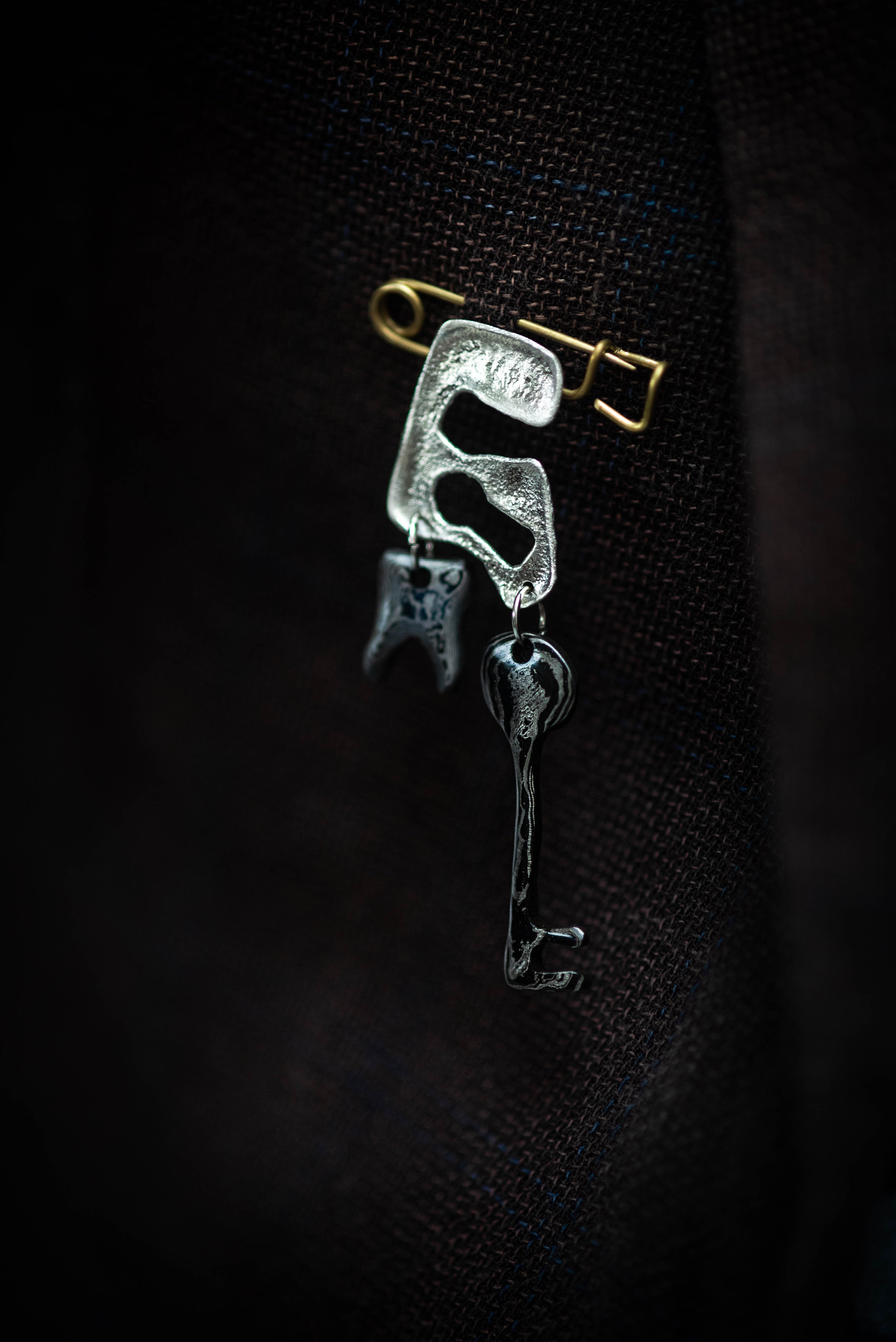 Bite the Lock Brooch