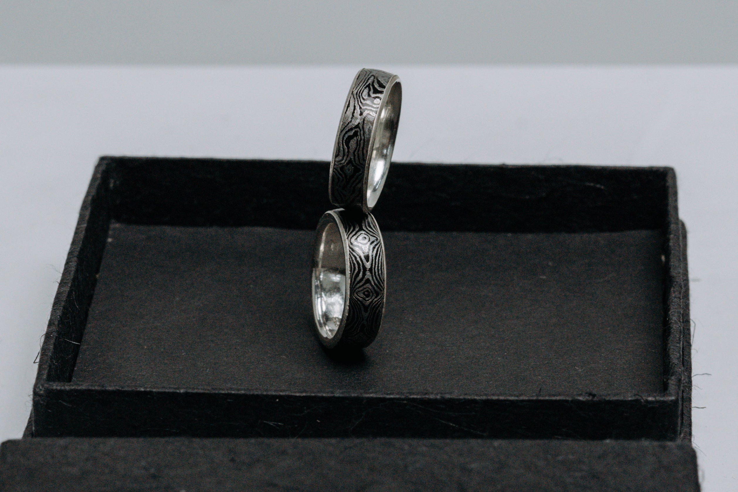 Pamor Seamless Band Ring