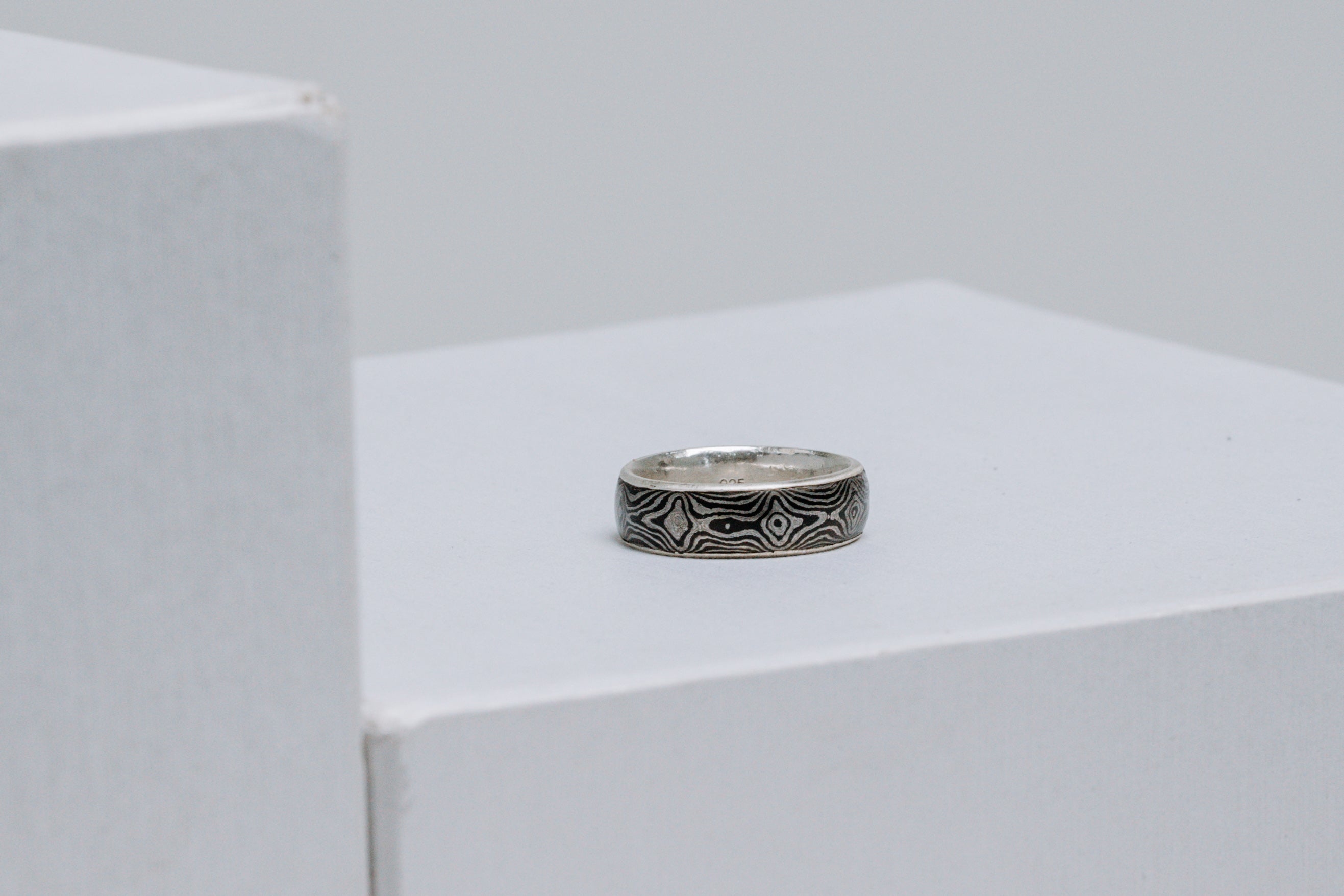 Pamor Seamless Band Ring